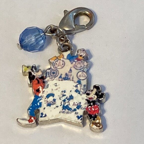 Walt Disney Fab 5 ClipOn Charm Mickey Mouse Goofy Donald Duck 2018 Magic Kingdom - Picture 7 of 10